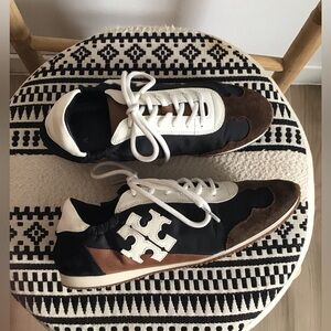 Tory Burch Tory lace up sneaker. 8.5